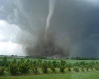 Obama pledges help for tornado victims in US south
