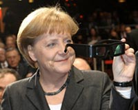 Merkel urges closer tech ties with rising IT giant China