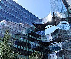 London elbows out HK for pricey offices, as Rio rises