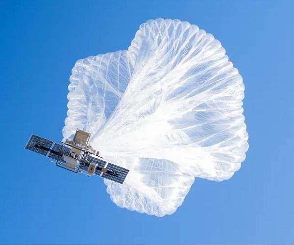 NASA and Forest Service employ high-altitude balloon to enhance firefighter communication