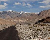 Large landslides lie low: Himalaya-Karakoram ranges