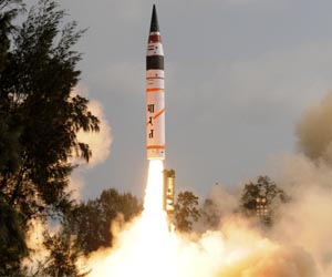 India follows Pakistan with missile test