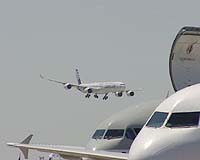 Major airlines call for climate deal to include aviation
