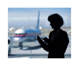 US agency chief seeks to ease airplane electronics ban