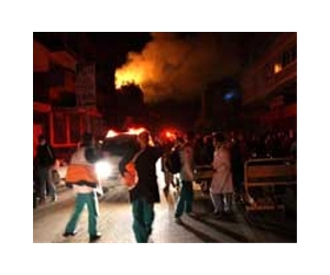 Israel pounds Gaza, kills 4 after missile hits bus