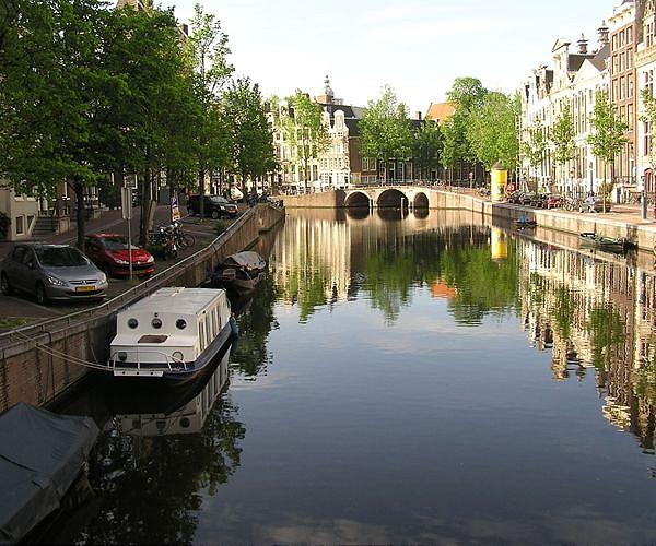 Climate activists march on Amsterdam business district