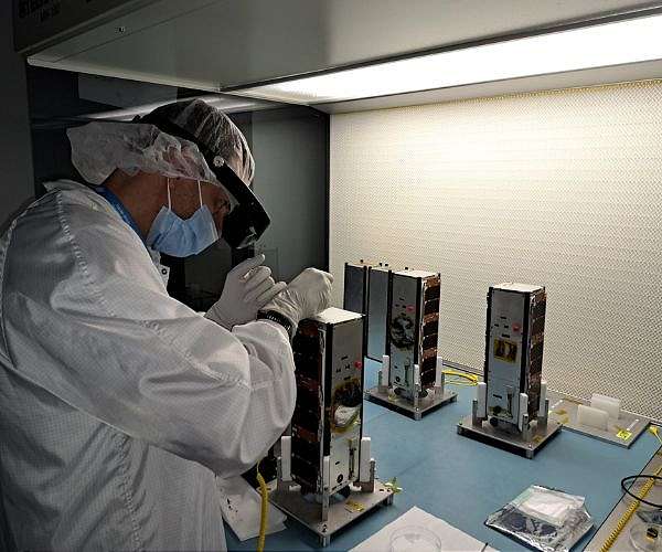 Vega's fuel-free CubeSats to keep formation with wings