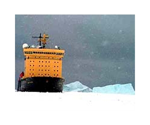 China icebreaker heads to science ship trapped off Antarctica