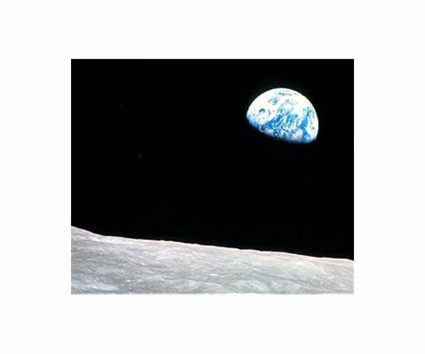 Apollo 8 astronaut dies in small plane crash at age 90