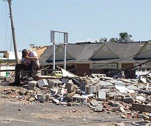 Homelessness haunts US tornado victims