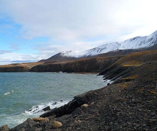 Warming climate upends Arctic mining town