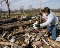 Tornado-hit US residents mop up, grateful to have survived