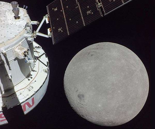 Orion Exits the Lunar Sphere Of Influence