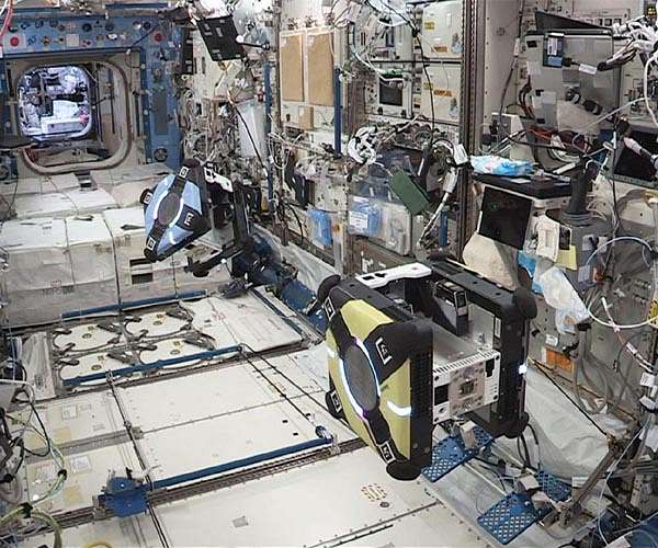 Free-Flying Robots in Space: How Real-Life Droids Test New Tech