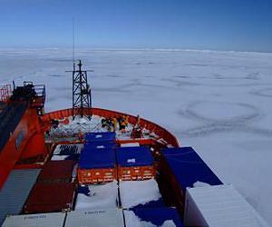 Rescue of stranded Antarctic ship stalls