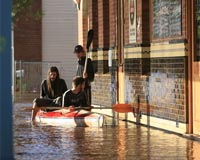 Australian flood waters create 'inland sea'