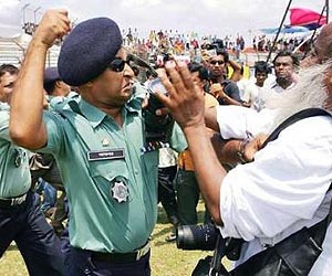 Dhaka police and Jamaat-e-Islami clash