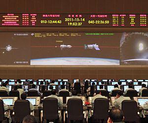China conducts first manual space docking