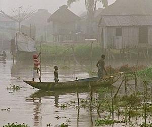 Tent airlift arrives in flood-hit Benin
