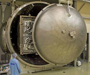 BepiColombo Mercury Planetary Orbiter Proto-Flight Mechanical and Propulsion Bus undergoes bake-out