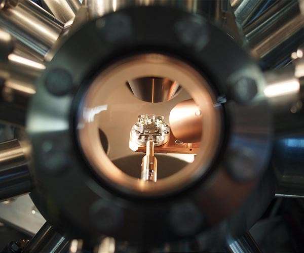 Quantum tunneling enables hydrogen to traverse energy barriers in palladium lattice