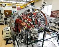 Researchers recreate the sun's solar wind and plasma burps on Earth