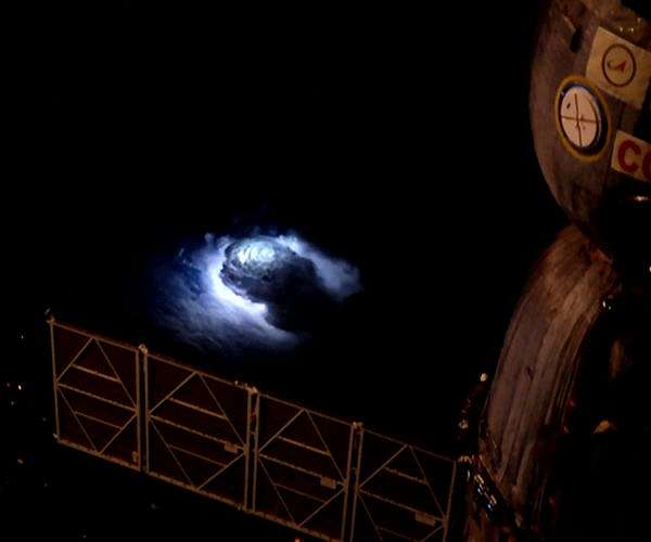 Genesis of blue lightning into the stratosphere detected from ISS