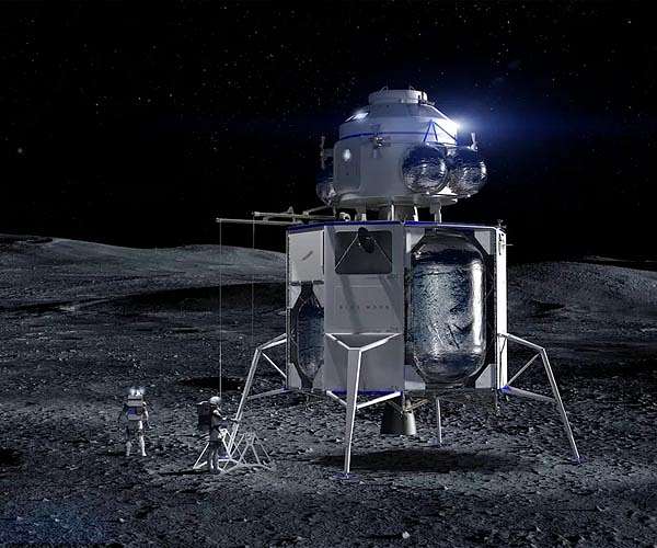 Government watchdog denies protests of SpaceX's lunar lander contract