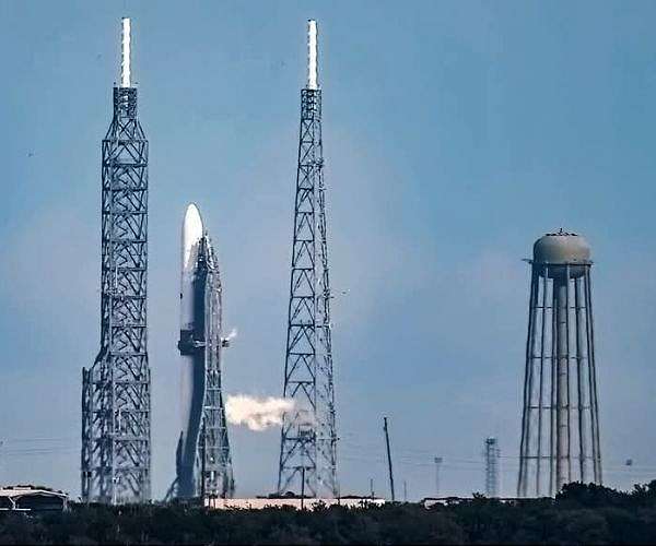 Bezos's Blue Origin poised for first orbital launch this week
