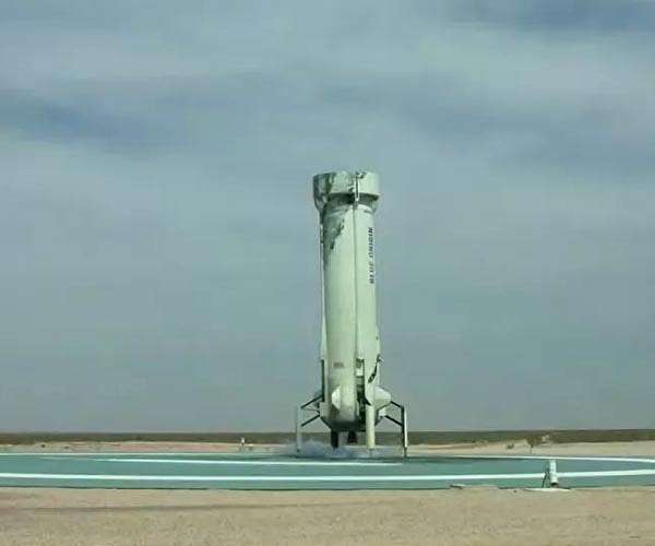 Blue Origin's New Shepard rocket nails 'astronaut rehearsal' vertical landing test