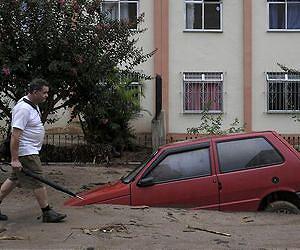 Hungary president slams lagging EU flood aid