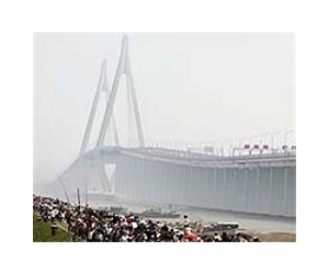 China accused of rushing bridge opening