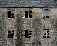 The role of physical environment in the 'broken windows' theory