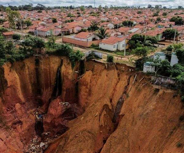 In Brazil, a damaged city lives on edge of abyss