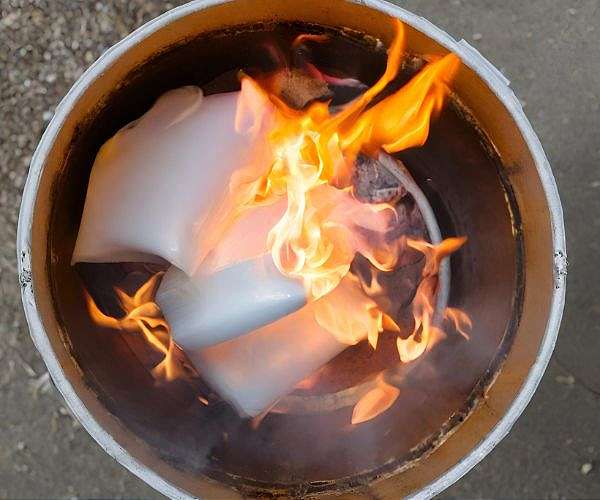 Freezing in makeshift tents, Gazans burn plastic to survive