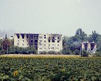 Ukrainians flee besieged Donetsk as fighting closes in