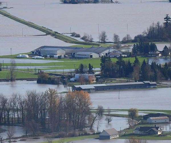 Death toll hits four from flooding in western Canada