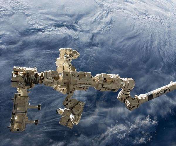 Canadian manipulator on ISS holed by space debris