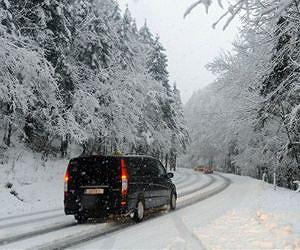 Avalanche risk down but Austrian resorts still cut off