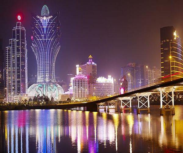 Casino mogul Wynn sued for acting as agent for China