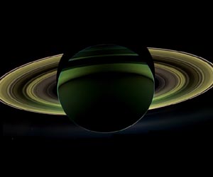 From Cassini for the Holidays: A Splendor Seldom Seen