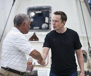 NASA Administrator Bolden Views Historic SpaceX Dragon Capsule