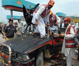 Fears for Pakistan as blasts kill 125