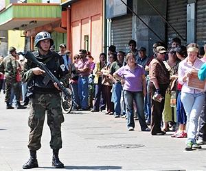 Troop influx reins in Chile looting