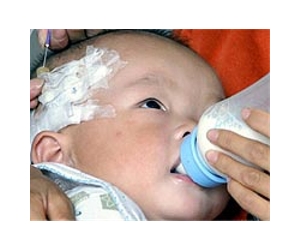 China newborn rescued from toilet pipe: report
