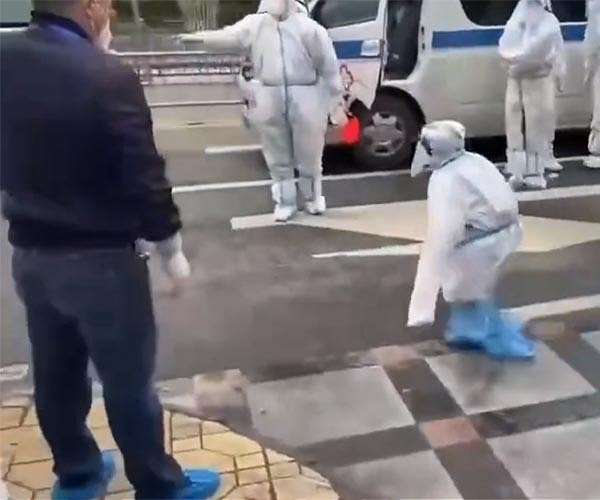 China Covid lockdowns shut delivery workers out of their homes