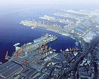 World ports tackle greenhouse gas emissions