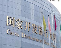 Top Chinese banks warn on outlook as profits soar
