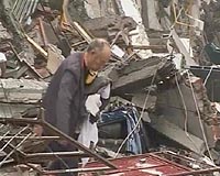Foreign media spar with authorities in China quake zone