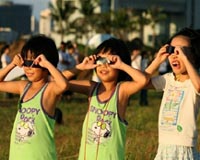 Gasps, nervousness greet total solar eclipse